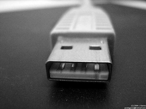 USB Type-C (USB 3.0): supporta crittografia e riconoscimento dei dispositivi