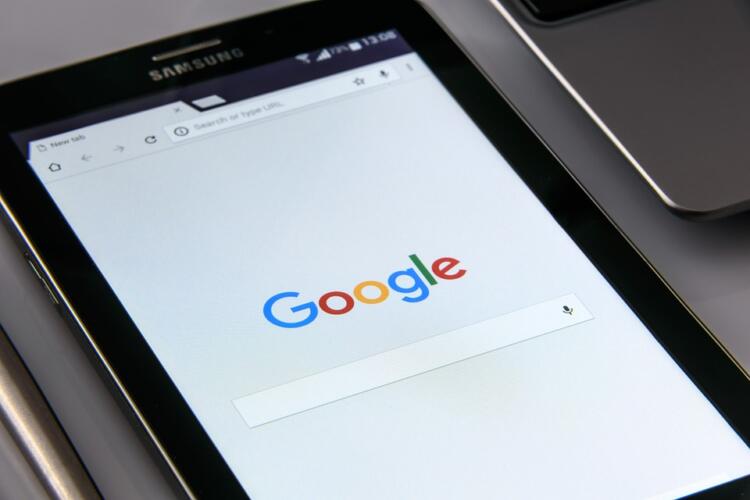 Come registrare un dominio con Google?