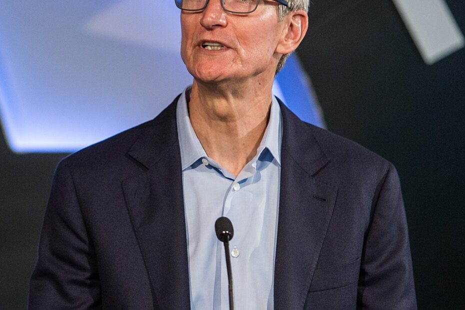 1024px Tim Cook 2017 cropped